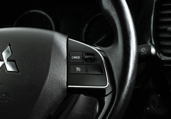 Подержанный автомобиль Mitsubishi Outlander 2019 года (17 фото)