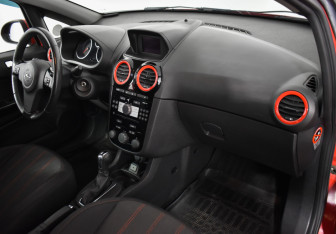 Подержанный автомобиль Opel Corsa 2012 года (12 фото)