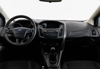 Подержанный автомобиль Ford Focus Wagon 2016 года (10 фото)