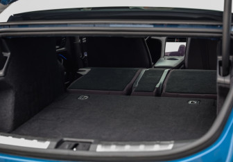 Подержанный автомобиль Porsche Taycan 2020 года (39 фото)