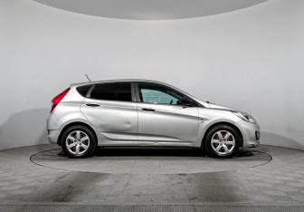 Подержанный автомобиль Hyundai Solaris Hatchback 2014 года (4 фото)