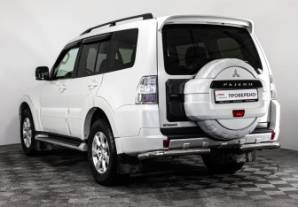 Подержанный автомобиль Mitsubishi Pajero 2014 года (7 фото)