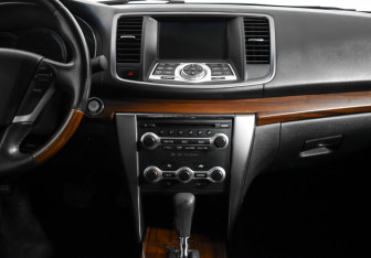 Подержанный автомобиль Nissan Teana 2009 года (14 фото)