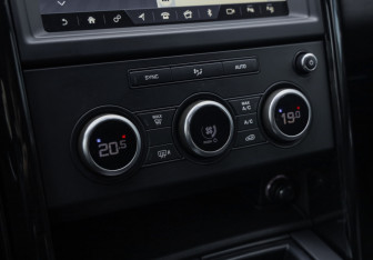 Подержанный автомобиль Land Rover Discovery 2019 года (22 фото)