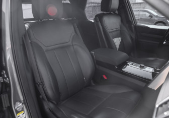 Подержанный автомобиль Land Rover Discovery 2019 года (32 фото)