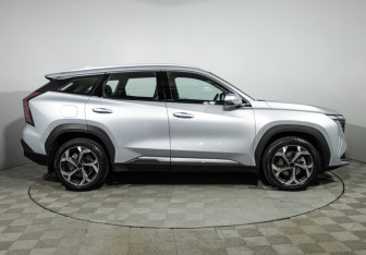 Подержанный автомобиль Geely Atlas 2023 года (4 фото)