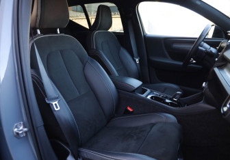 Подержанный автомобиль Volvo XC40 2021 года (10 фото)