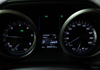 Подержанный автомобиль Toyota Land Cruiser Prado 2014 года (12 фото)