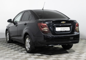 Подержанный автомобиль Chevrolet Aveo Sedan 2014 года (7 фото)