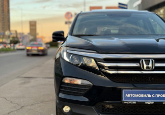 Подержанный автомобиль Honda Pilot 2017 года (4 фото)
