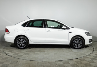 Подержанный автомобиль Volkswagen Polo Sedan 2016 года (4 фото)
