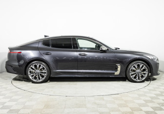 Подержанный автомобиль Kia Stinger 2018 года (4 фото)