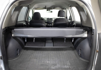 Подержанный автомобиль Toyota RAV4 2010 года (15 фото)