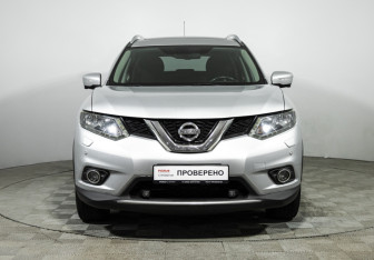 Подержанный автомобиль Nissan X-Trail 2015 года (2 фото)