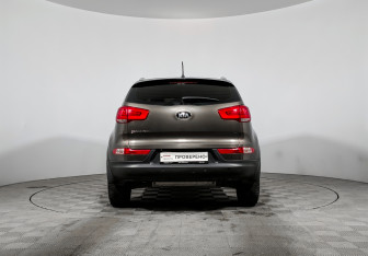 Подержанный автомобиль Kia Sportage 2015 года (6 фото)