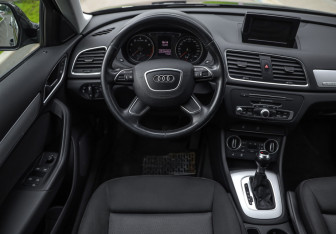 Подержанный автомобиль Audi Q3 2015 года (12 фото)