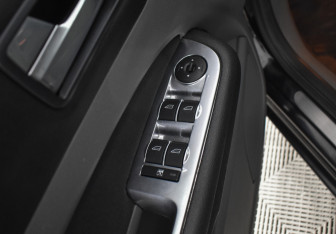 Подержанный автомобиль Ford Focus Sedan 2011 года (17 фото)