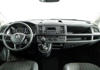 Подержанный автомобиль Volkswagen Caravelle 2019 года (13 фото)