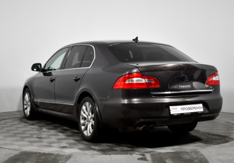 Подержанный автомобиль Skoda Superb Liftback 2011 года (7 фото)