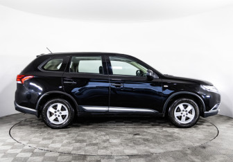 Подержанный автомобиль Mitsubishi Outlander 2016 года (4 фото)