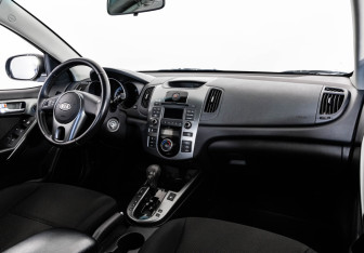 Подержанный автомобиль Kia Cerato Sedan 2009 года (9 фото)