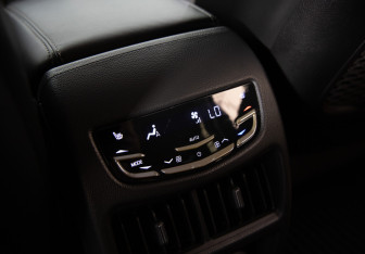 Подержанный автомобиль Cadillac SRX 2013 года (37 фото)