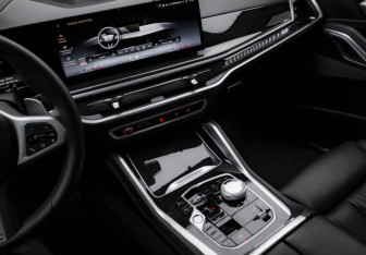 Подержанный автомобиль BMW X6 2024 года (22 фото)