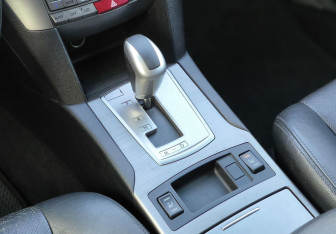 Подержанный автомобиль Subaru Outback Wagon 2010 года (14 фото)