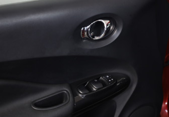 Подержанный автомобиль Nissan Juke 2017 года (22 фото)