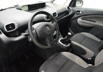 Подержанный автомобиль Citroen C3 Picasso 2010 года (9 фото)