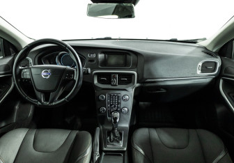 Подержанный автомобиль Volvo V40 Cross Country 2013 года (13 фото)