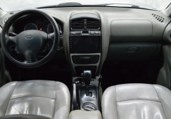 Подержанный автомобиль Hyundai Santa Fe 2008 года (14 фото)