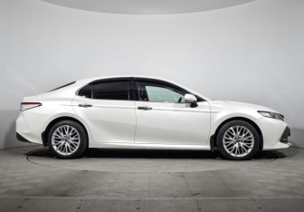 Подержанный автомобиль Toyota Camry Sedan 2018 года (4 фото)