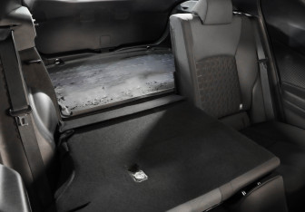 Подержанный автомобиль Toyota C-HR 2021 года (26 фото)