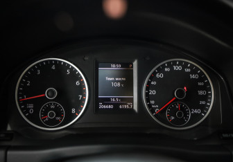Подержанный автомобиль Volkswagen Tiguan 2012 года (12 фото)