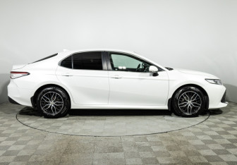 Подержанный автомобиль Toyota Camry Sedan 2018 года (4 фото)