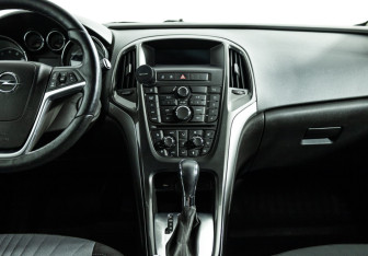 Подержанный автомобиль Opel Astra Hatchback 2013 года (15 фото)