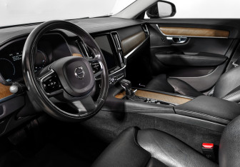 Подержанный автомобиль Volvo S90 2019 года (9 фото)