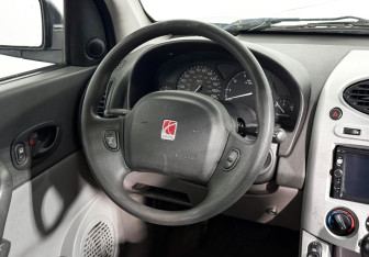 Подержанный автомобиль Saturn VUE 2003 года (14 фото)