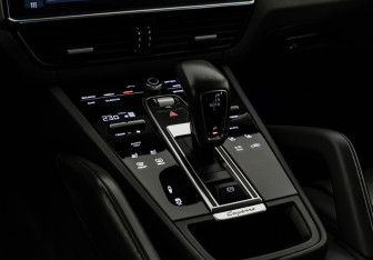 Подержанный автомобиль Porsche Cayenne 2018 года (16 фото)