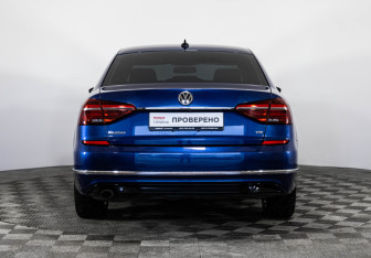Подержанный автомобиль Volkswagen Passat Sedan 2017 года (8 фото)