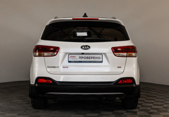 Подержанный автомобиль Kia Sorento 2017 года (6 фото)