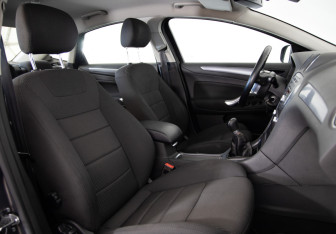 Подержанный автомобиль Ford Mondeo Sedan 2013 года (9 фото)
