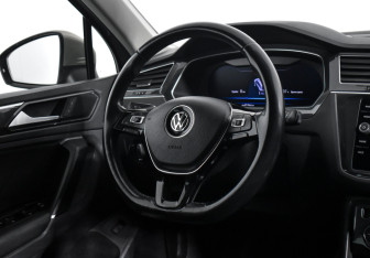 Подержанный автомобиль Volkswagen Tiguan 2017 года (13 фото)