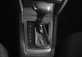 Подержанный автомобиль Skoda Octavia Liftback 2012 года (16 фото)