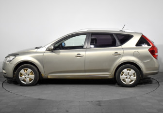 Подержанный автомобиль Kia Ceed Wagon 2011 года (8 фото)