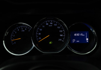 Подержанный автомобиль Renault Duster 2017 года (12 фото)