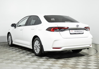 Подержанный автомобиль Toyota Corolla Sedan 2021 года (7 фото)