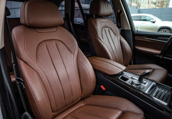 Подержанный автомобиль BMW X5 2018 года (23 фото)