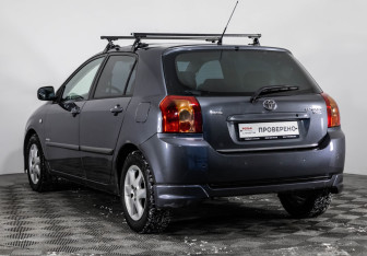 Подержанный автомобиль Toyota Corolla Hatchback 2006 года (7 фото)